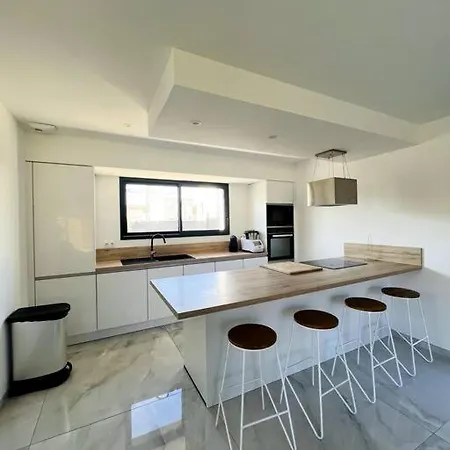Villa Detente Et Plaisir : Moderne Avec Piscine